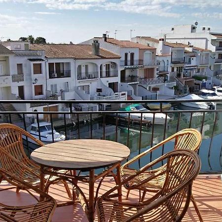 Estudi Amb Vistes Al Canal Apartman Empuriabrava Kültér fotó