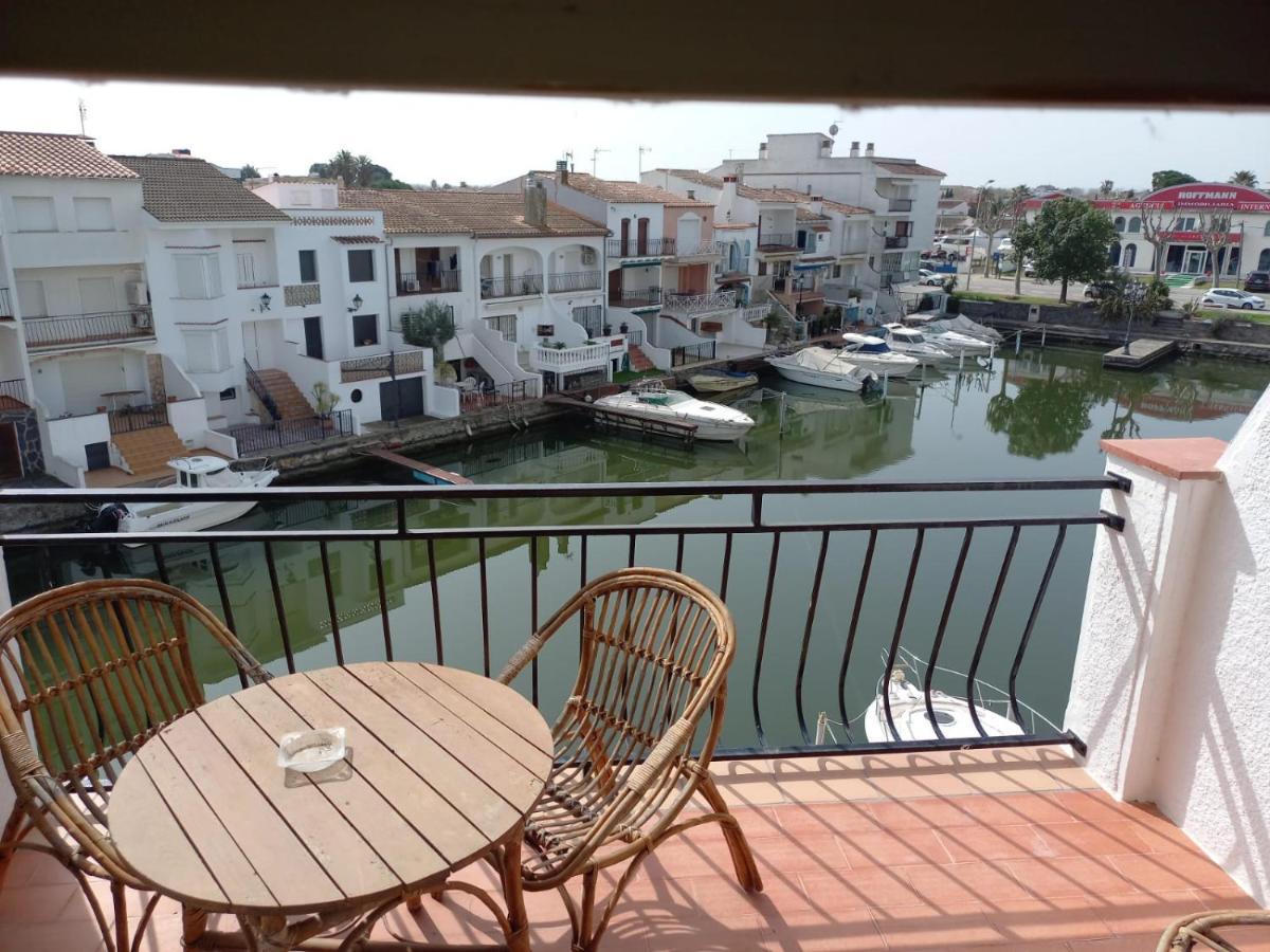 Estudi Amb Vistes Al Canal Apartman Empuriabrava Kültér fotó